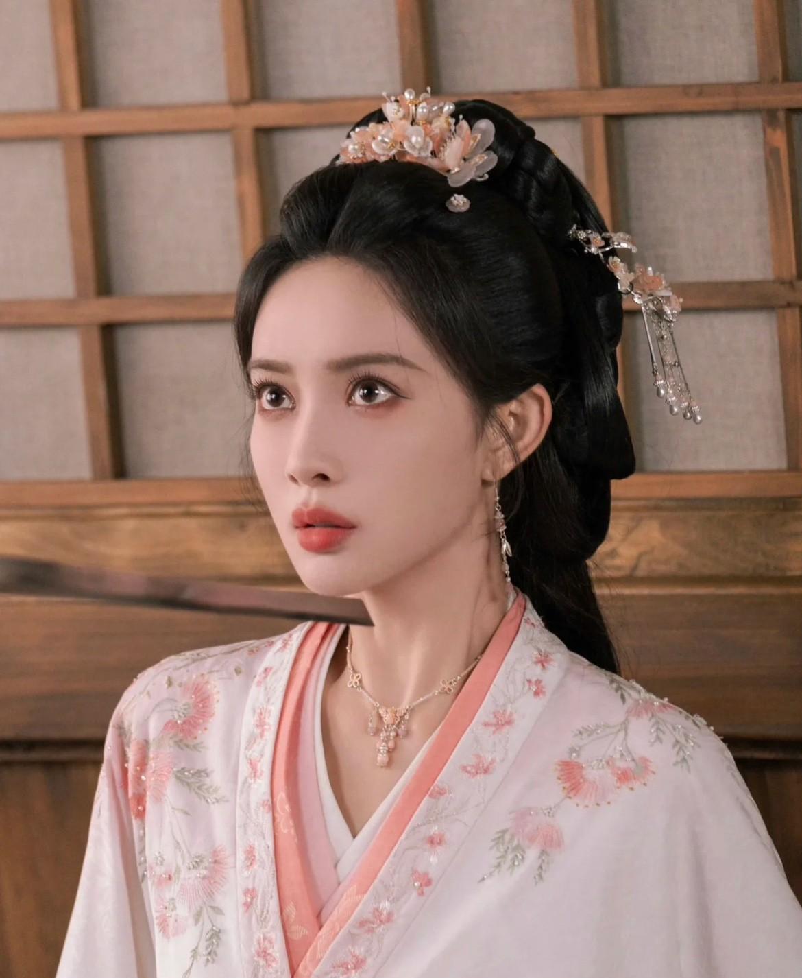 “桃花映见山”看到第21集我想说，女孩们你们真应该学学“姜桃花”不评价这个