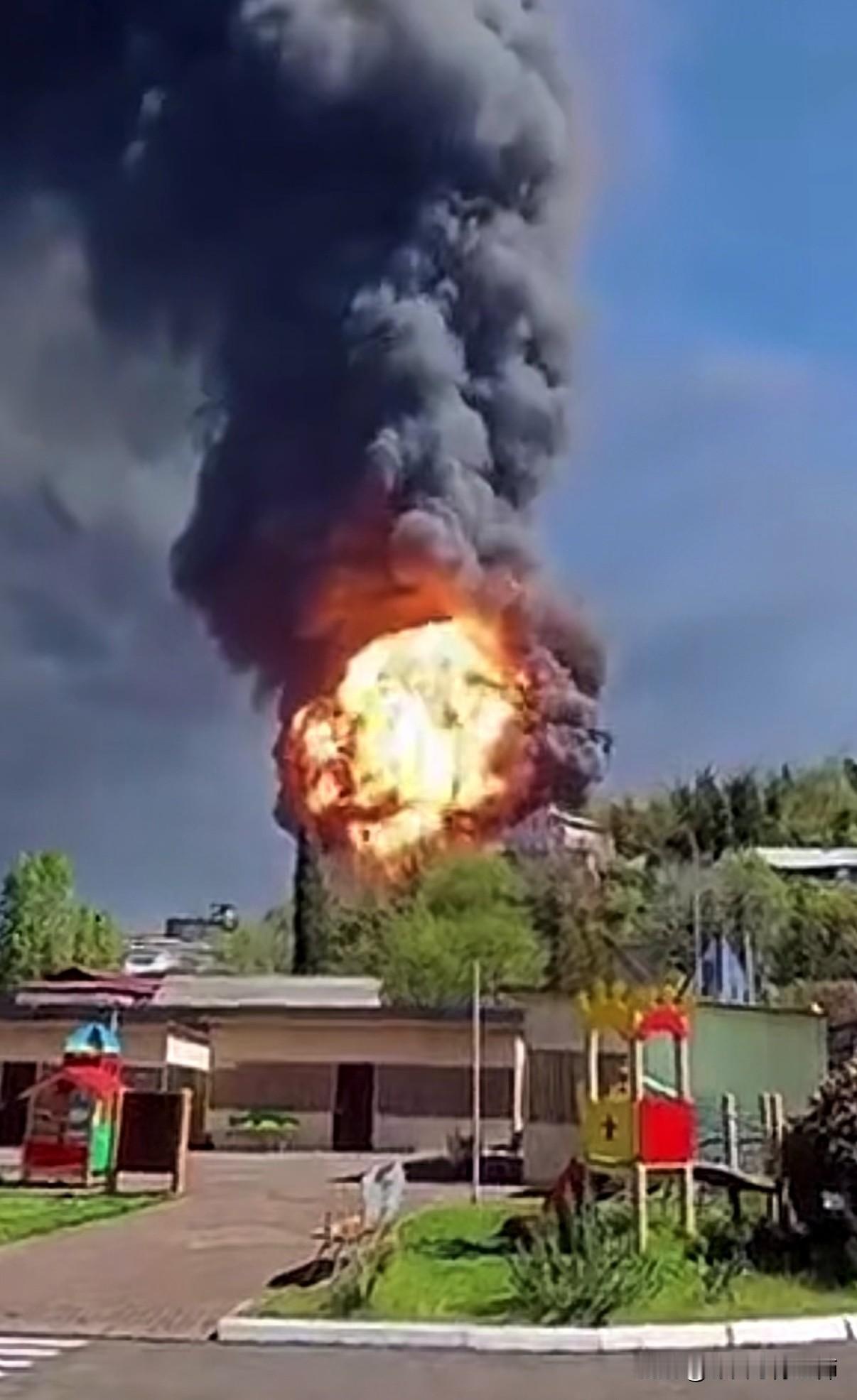 乌军三炸图阿普谢炼油厂，俄罗斯火速回血设想落空！图阿普谢炼油厂乌克兰无人机袭击俄