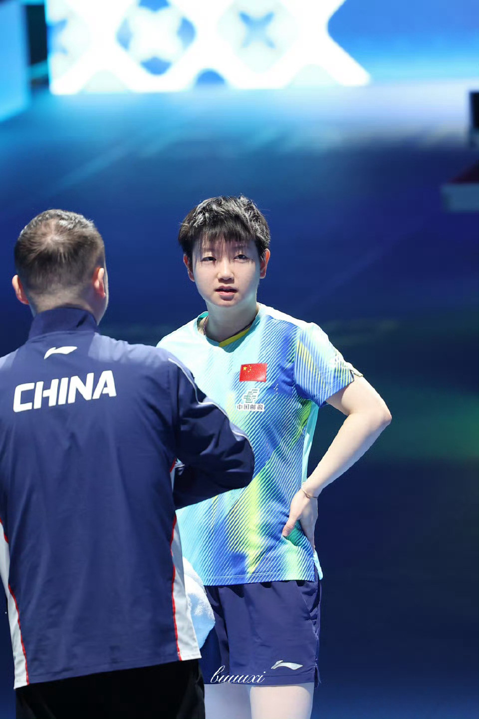 莎莎明显瘦了一小圈，步伐更轻盈了看比赛和采访整个人状态也和轻盈加油莎宝儿，健康完