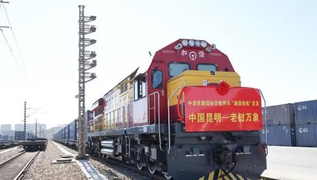 老挝真的是拼了，为了修建中老铁路几乎把国库都掏空了。中国看他们这么积极，自然不能