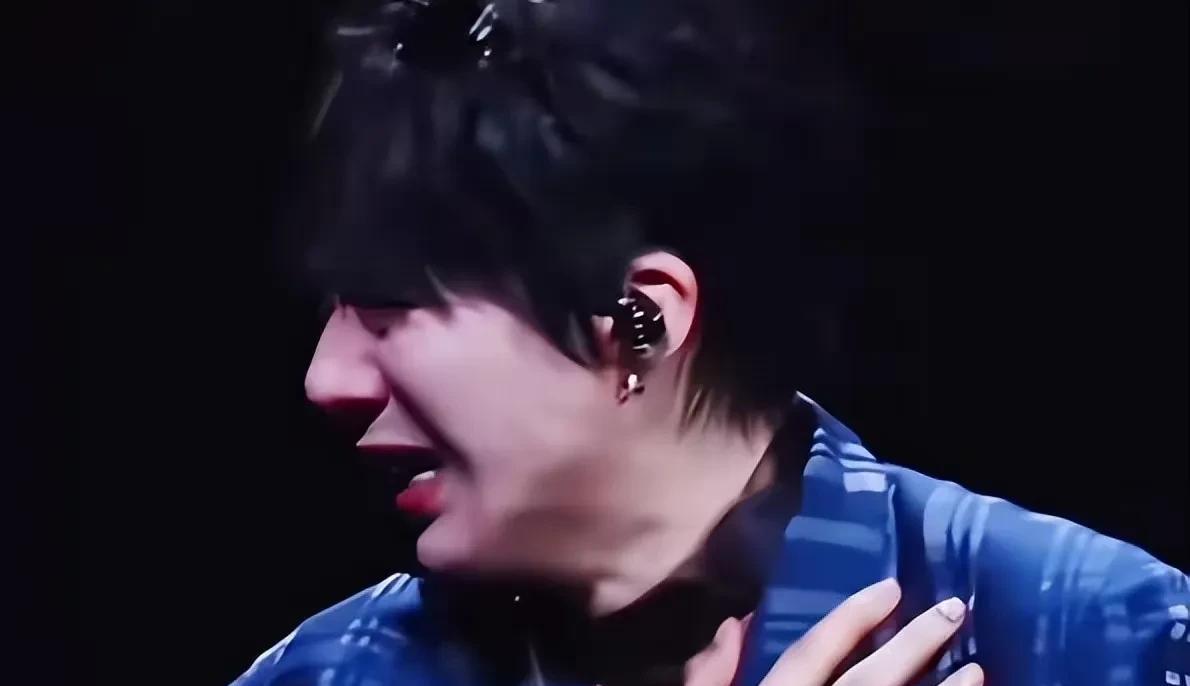 笑死人了，刘宇宁怎么这么逗，演唱会上情难自控，哭的稀里哗啦。演唱会结束，直播说