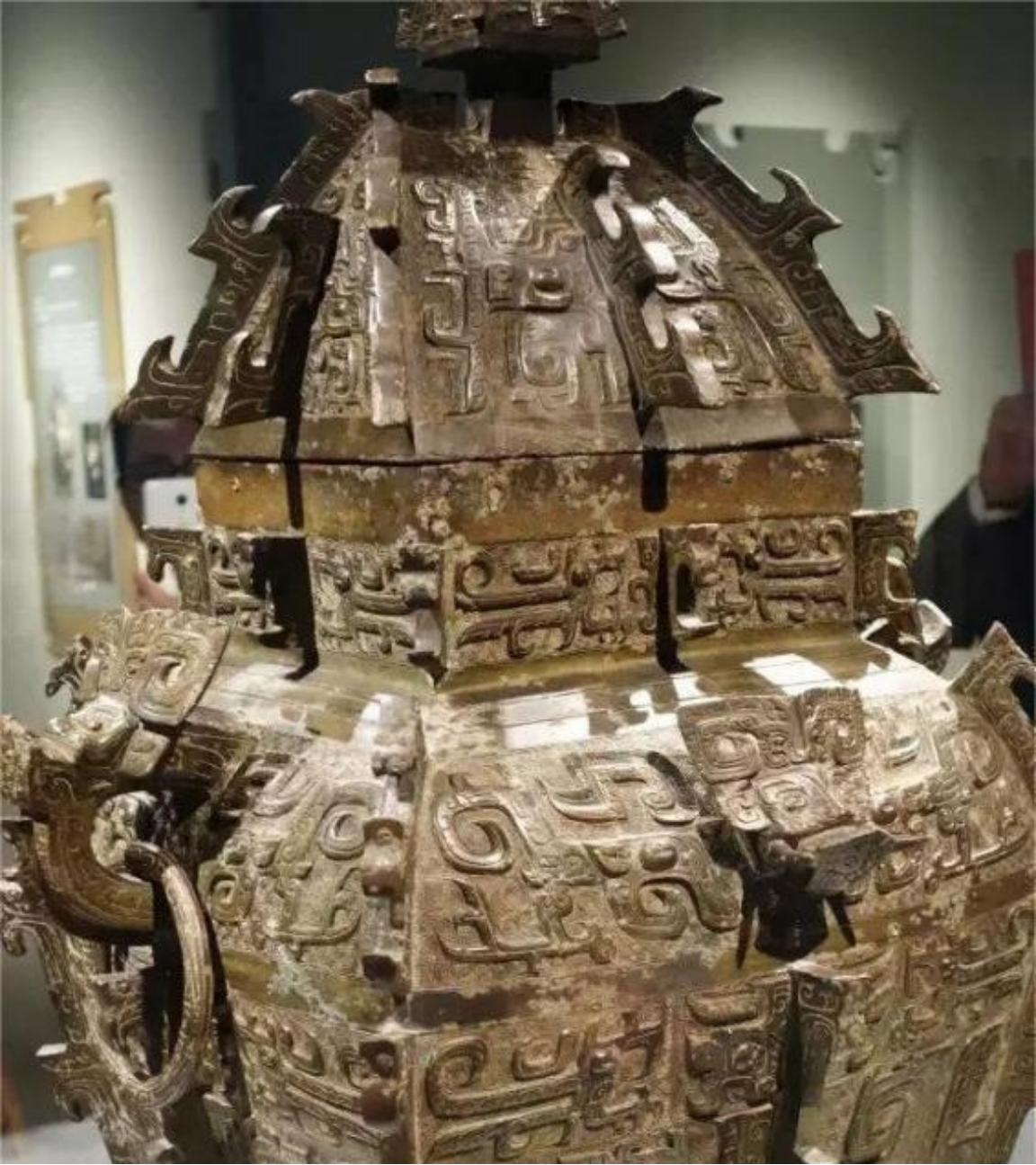 1992年，上海博物馆馆长马承源来到一名日本朋友家做客，不料却在朋友家里发现一个