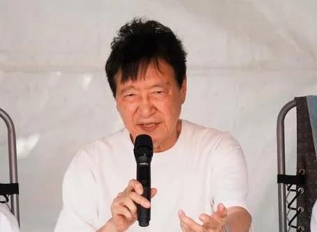 白营探望四名蓝营青年，赵少康紧随其后，但对于是都上凯道，赵少康犹豫了！在郑丽文