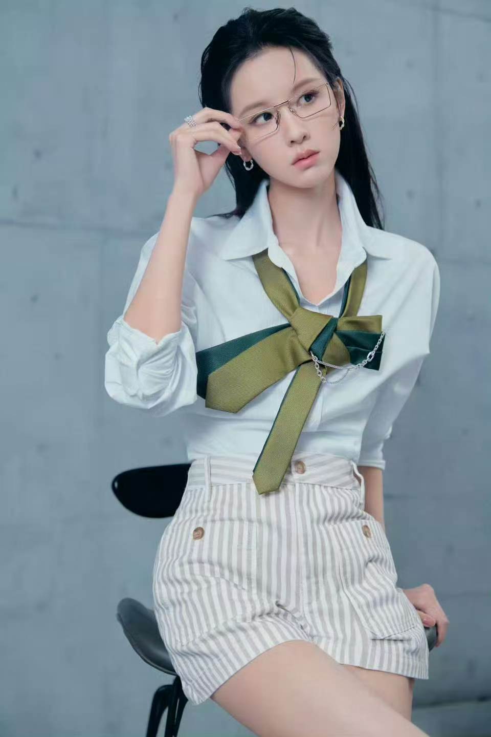 陈都灵白衬衫西装裤造型陈都灵白衬衫ol造型谁的一辈子嘟嘟这套太美了！陈都灵