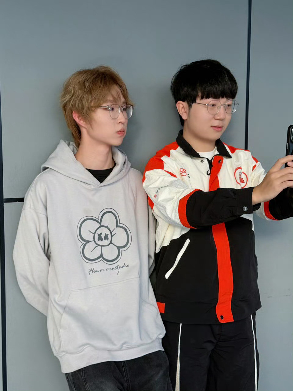 KSG见面=抽象行为大赏!吒宝和流浪的“躲猫猫式”自拍,妖刀见证的“臂力惊人”名