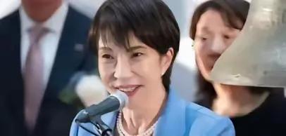 自民党大金主怒了！似鸟昭雄逼宫高市早苗，中日关系的经济账终于算清了自民党背