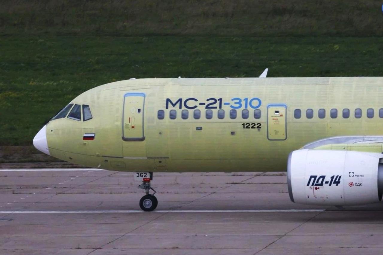 首架量产型MC-21直飞莫斯科。制裁逼出来的全国产大飞机，终于走到交付前夜我