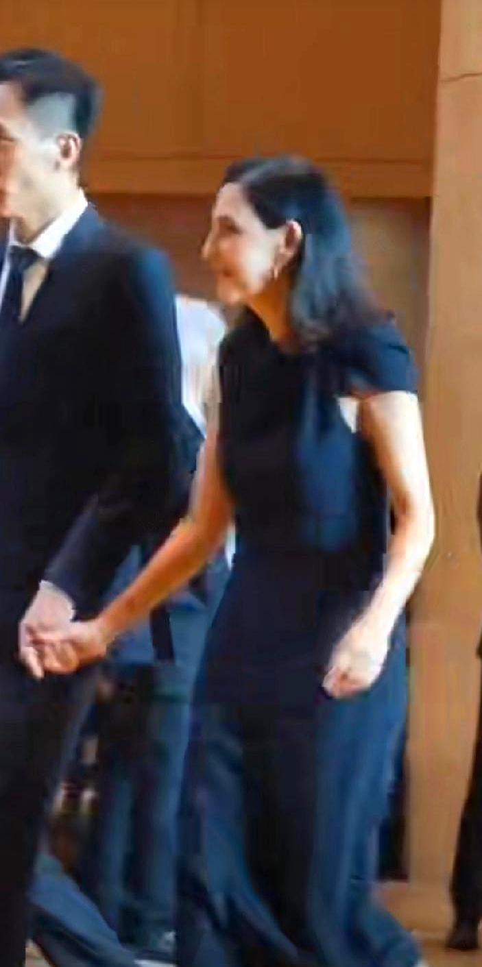 你敢信？刘烨的法国老婆，不少网友看了都喊像谢娜。有人说她46岁看着显老，不