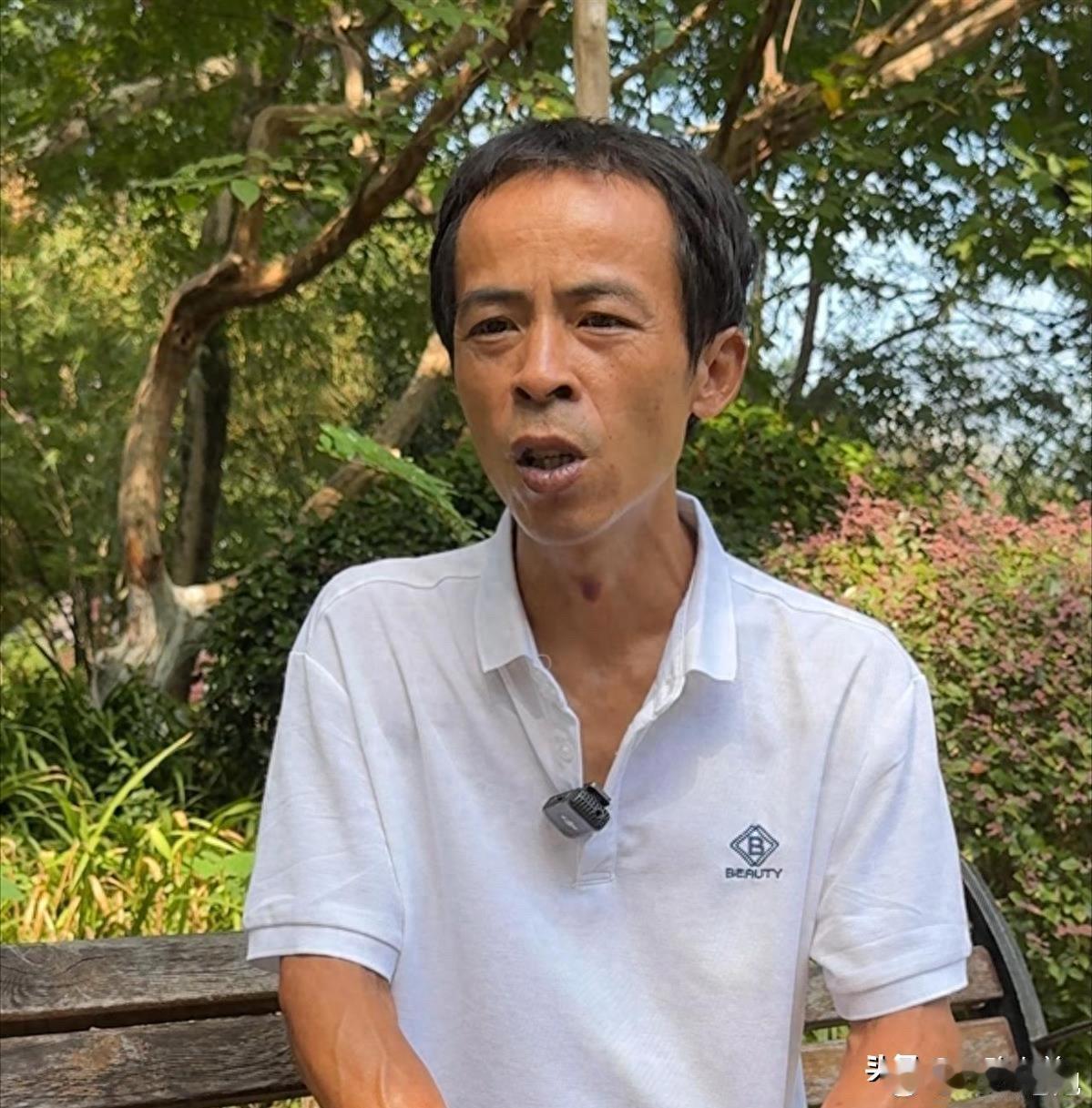 鸡排哥一夜爆火后现状摆摊多年，他一夜之间成了全国最火的摊贩，没趁着热度直播带货