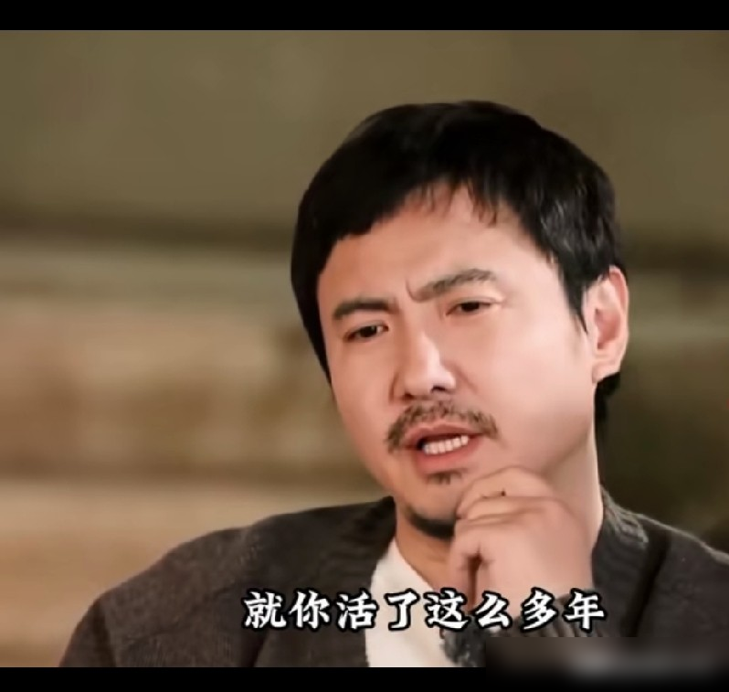 沈腾喝到被人架上车的视频底下，有人问他，活这么多年，心情崩了的时候，能立刻打电话说心里话的人，有几个
