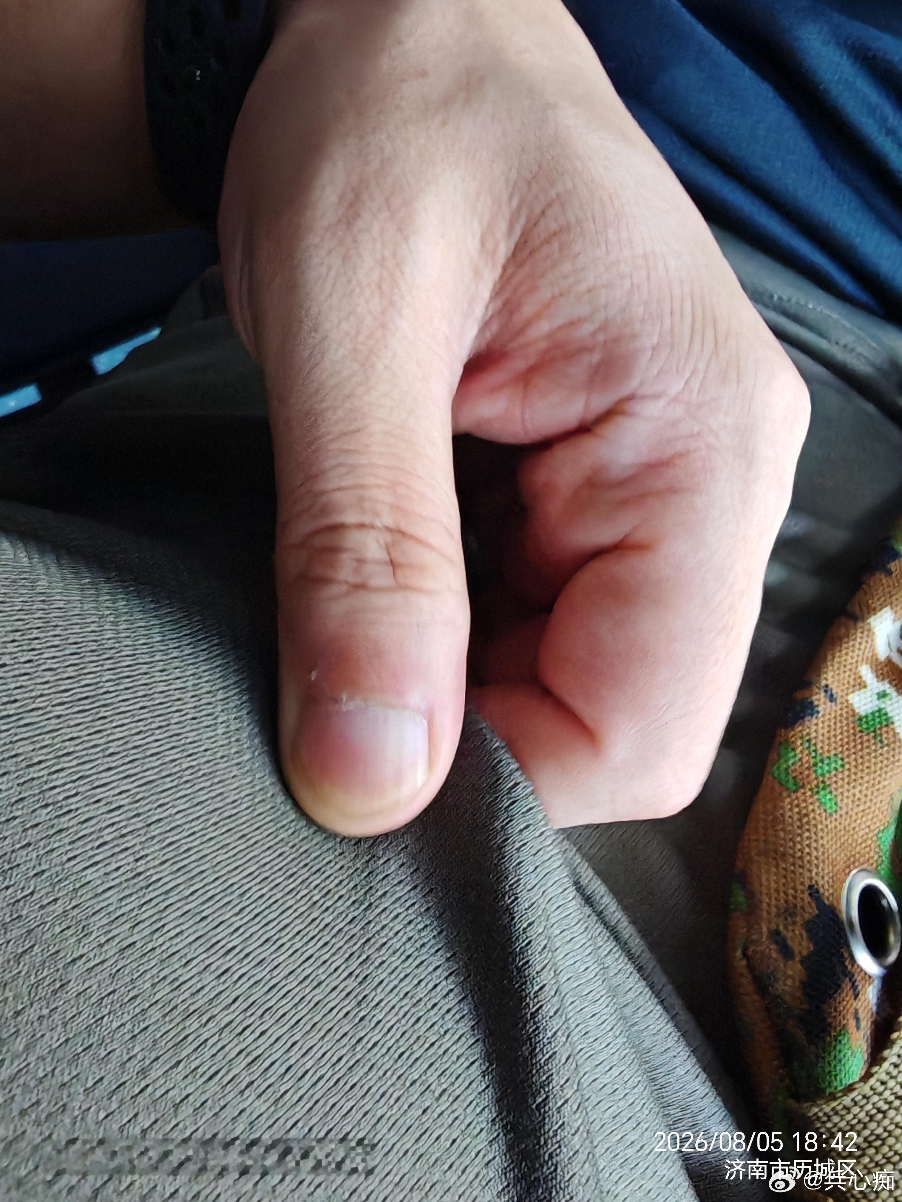 今日快乐。就看美腿吧！黑皮美腿更哇塞，还是肌肉硬邦的腿更可口！当然，和图一发生了