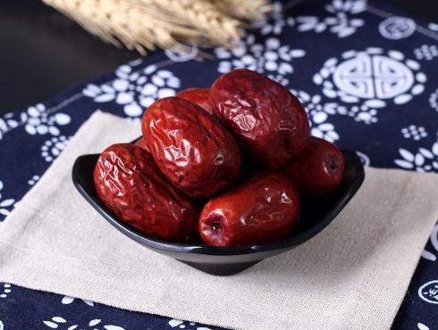 红枣再次被关注！医生研究：癌症患者吃红枣，不过多久或有5变化每次提起红枣，总