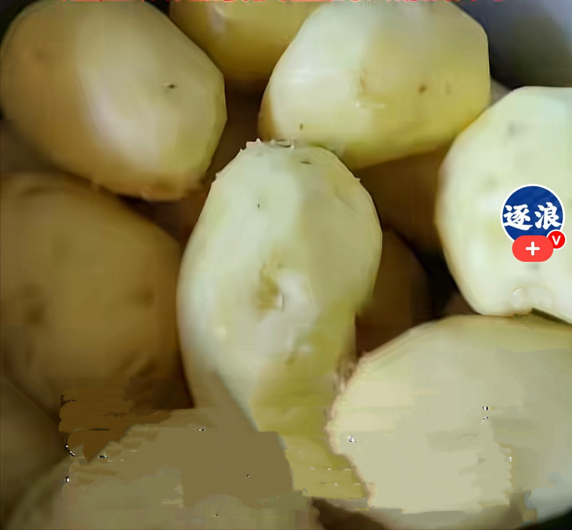 广东汕头一名43岁男子，尝试用土豆代替米饭、白面这类精制主食，坚持半年，收获了惊喜变化……这名男子姓