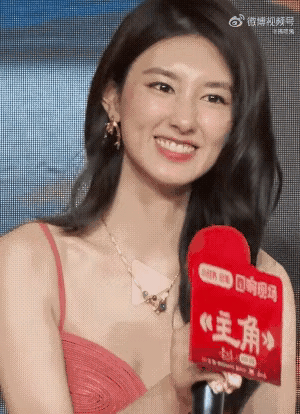 其实真正和韩沛颖有矛盾的是王晓晨，因为神态骗不了人。如果一个人在别人说话的时候做