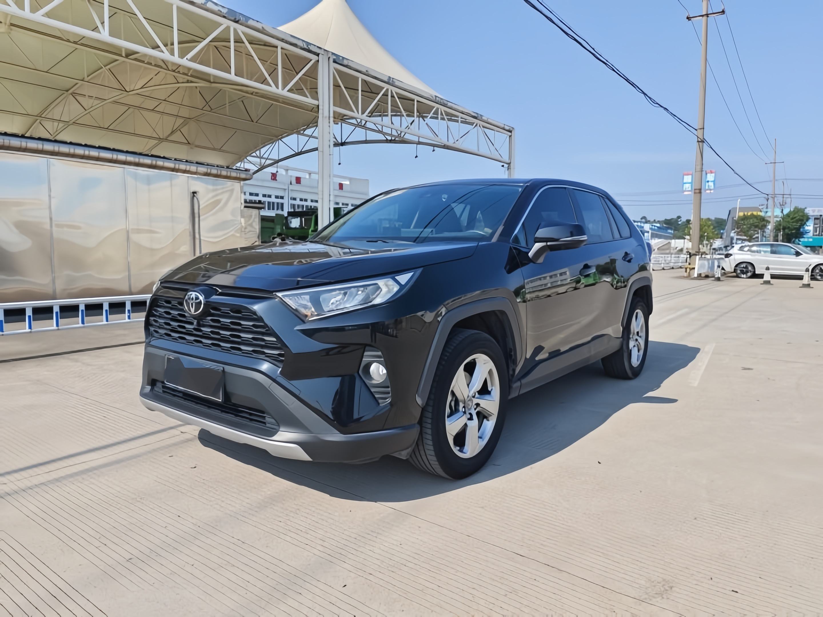 10万二手家用SUV，稳定好养活选丰田RAV4荣放10万预算淘耐用二手家用SUV，可以看看RAV4荣