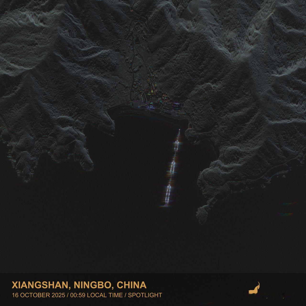 上周，美国Capella公司卫星观测到三艘中国的“水桥”登陆驳船停泊在宁波象山附