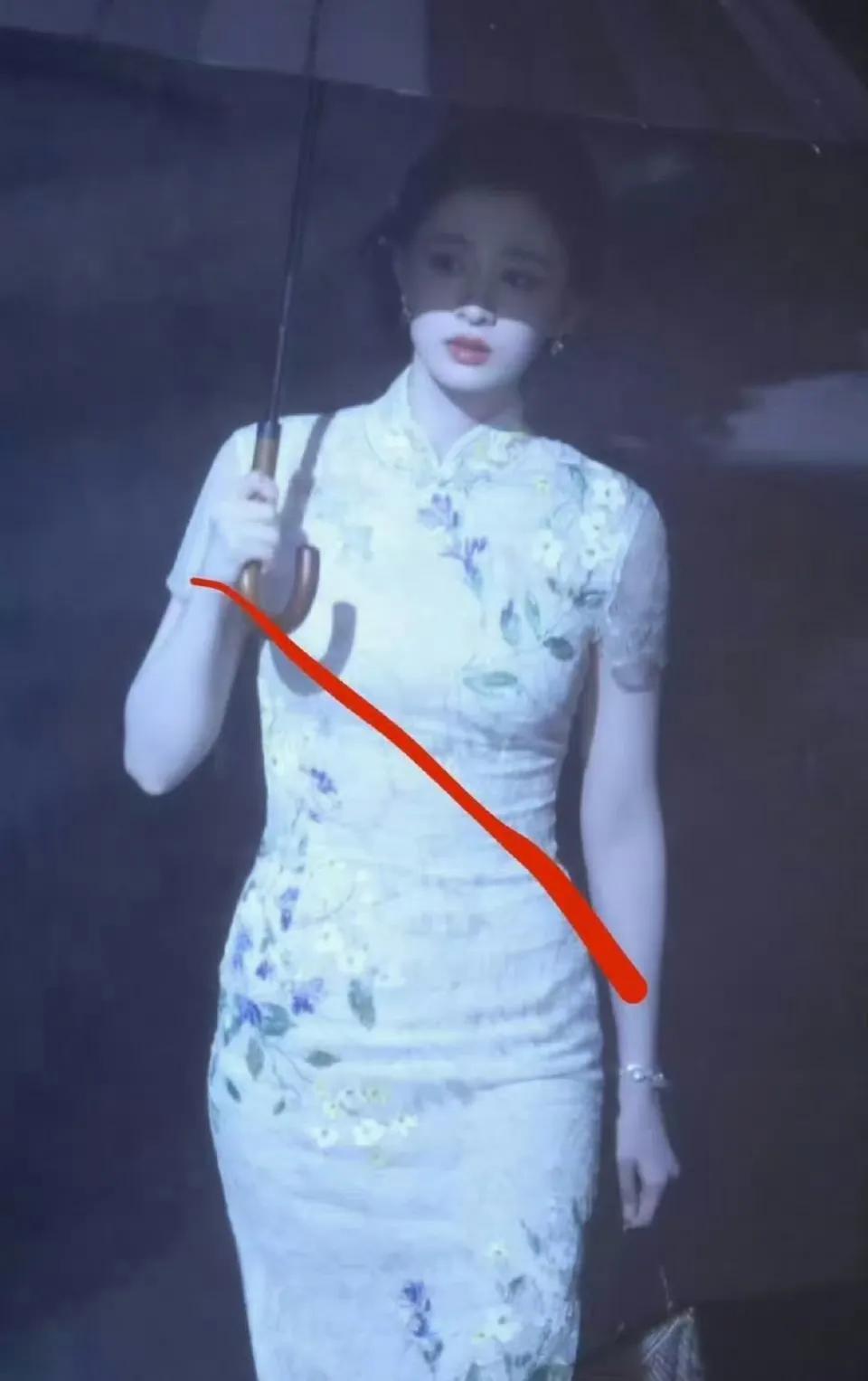 王楚然这部剧的衣服真的过于紧身了，虽然王楚然穿着很美，但真的不太符合那个时代，每