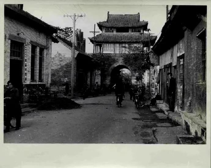 1965，洛阳街头。​​​