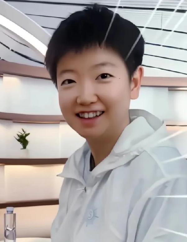 Coco老可爱，说的太搞笑了，他说:“莎莎是他老板，我给她打工，没有工资，没有五