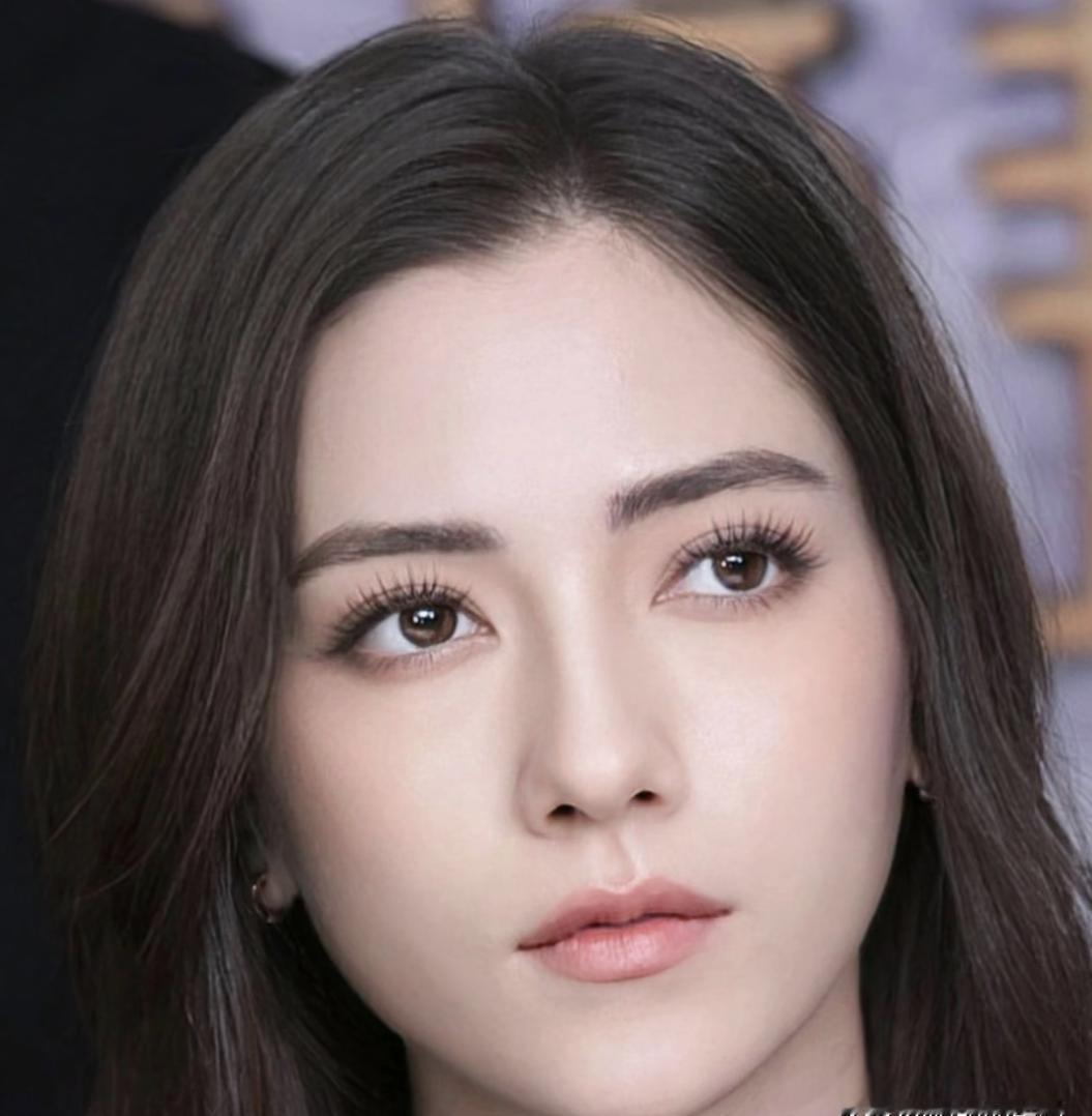 你刷到的明星富豪恋情瓜，99%都是瞎猜。这次的主角是娜然，演妲己火的那个姑娘。