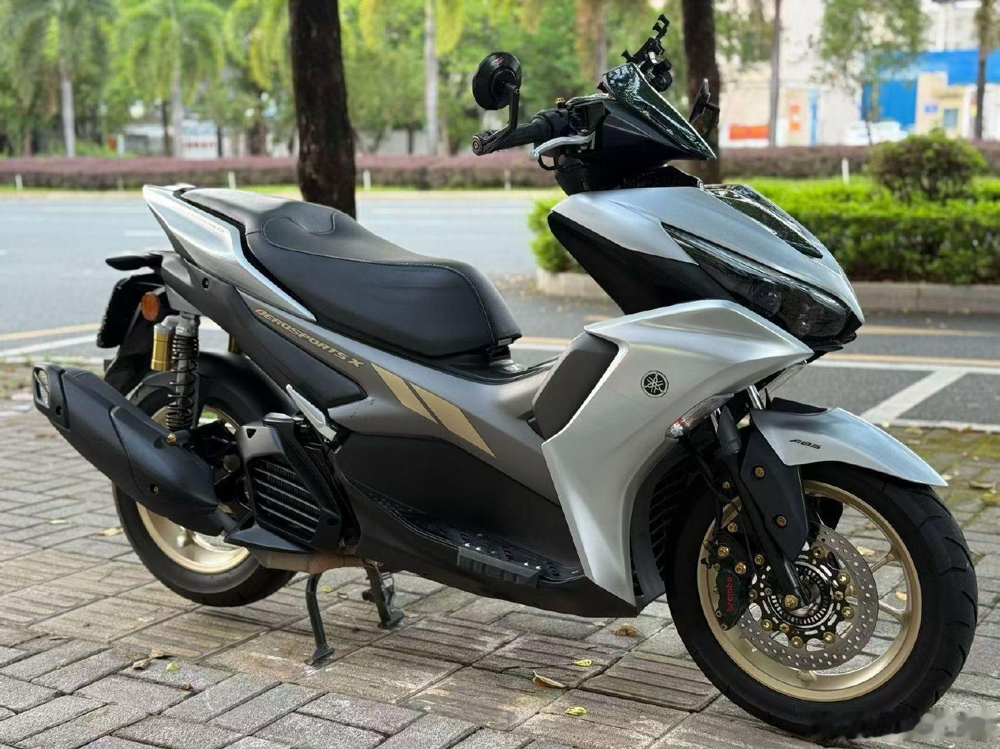2023年7月上牌大贸雅马哈 NVX155，一手户5100 精品车况，升级全车钛合金螺丝、定制部份碳