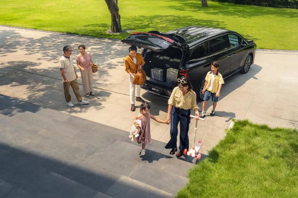 为什么说星海V9是露营MPV的天花板？（1）解决露营时的休息问题。