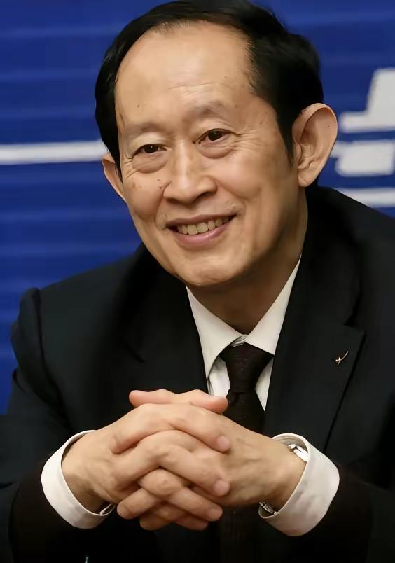 现在的教育有点急眼睛里全是分数那张纸忘了孩子先得好好站着长大有人把学