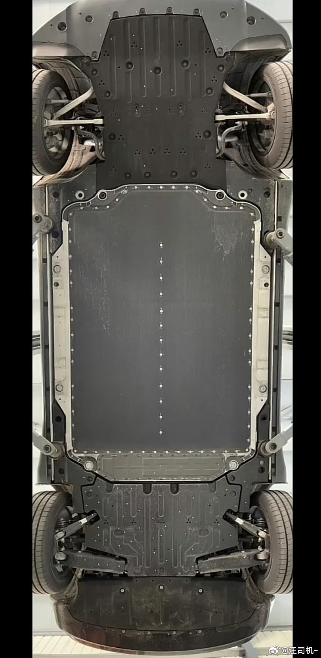 NT3的电池包只有8个固定螺栓了，会不会削弱整车的刚度？不可换电的BEV，螺栓数