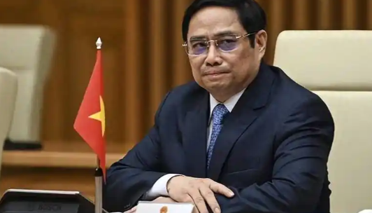 越南爆炸性逆转！竟向中国借83亿建铁路，还要用中国标准轨距，彻底颠覆“倔强少年”