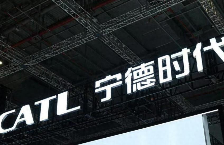 新能源行业大洗牌！车企纷纷寻找替代方案，宁德时代的压力正在增加！动力电池的江