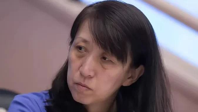赖亚文绝对不适合当排管中心主任她上台以后女排成绩好过吗她当一个助理教