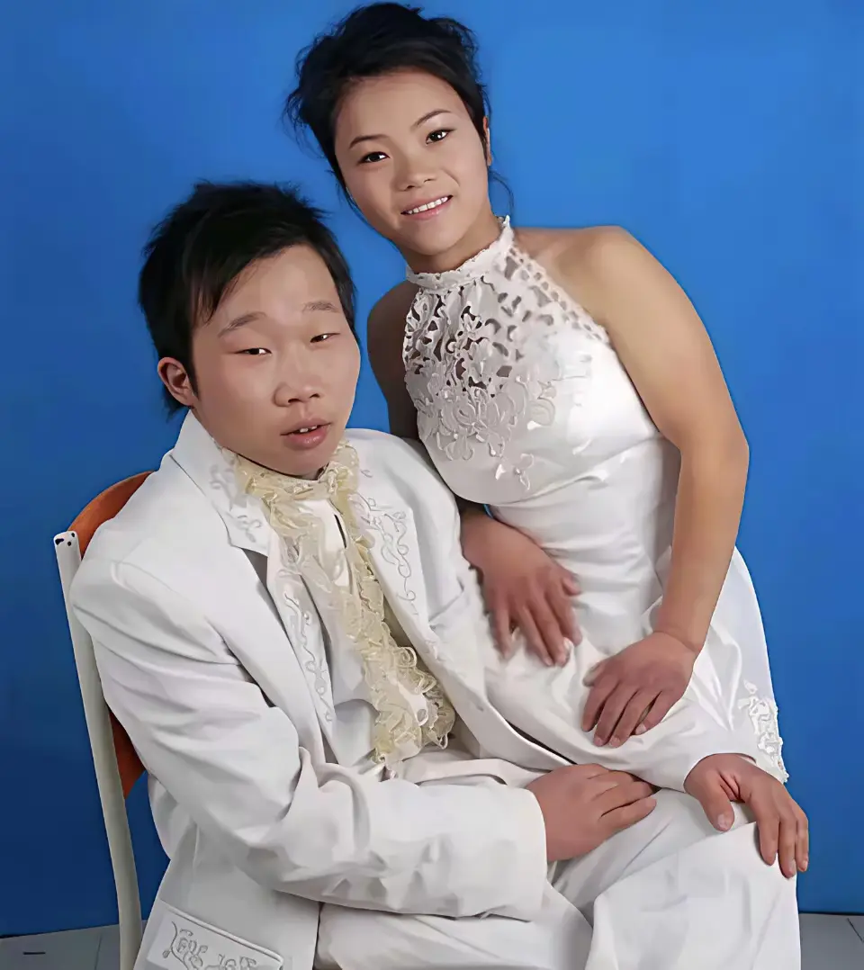 闺蜜的老公太没礼貌了，拍婚纱照的时候都不把眼睛睁开