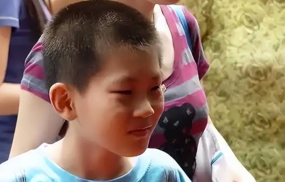“国家的一大损失！”2000年山东惊现神童，两天读完小学，10岁参加高考斩获