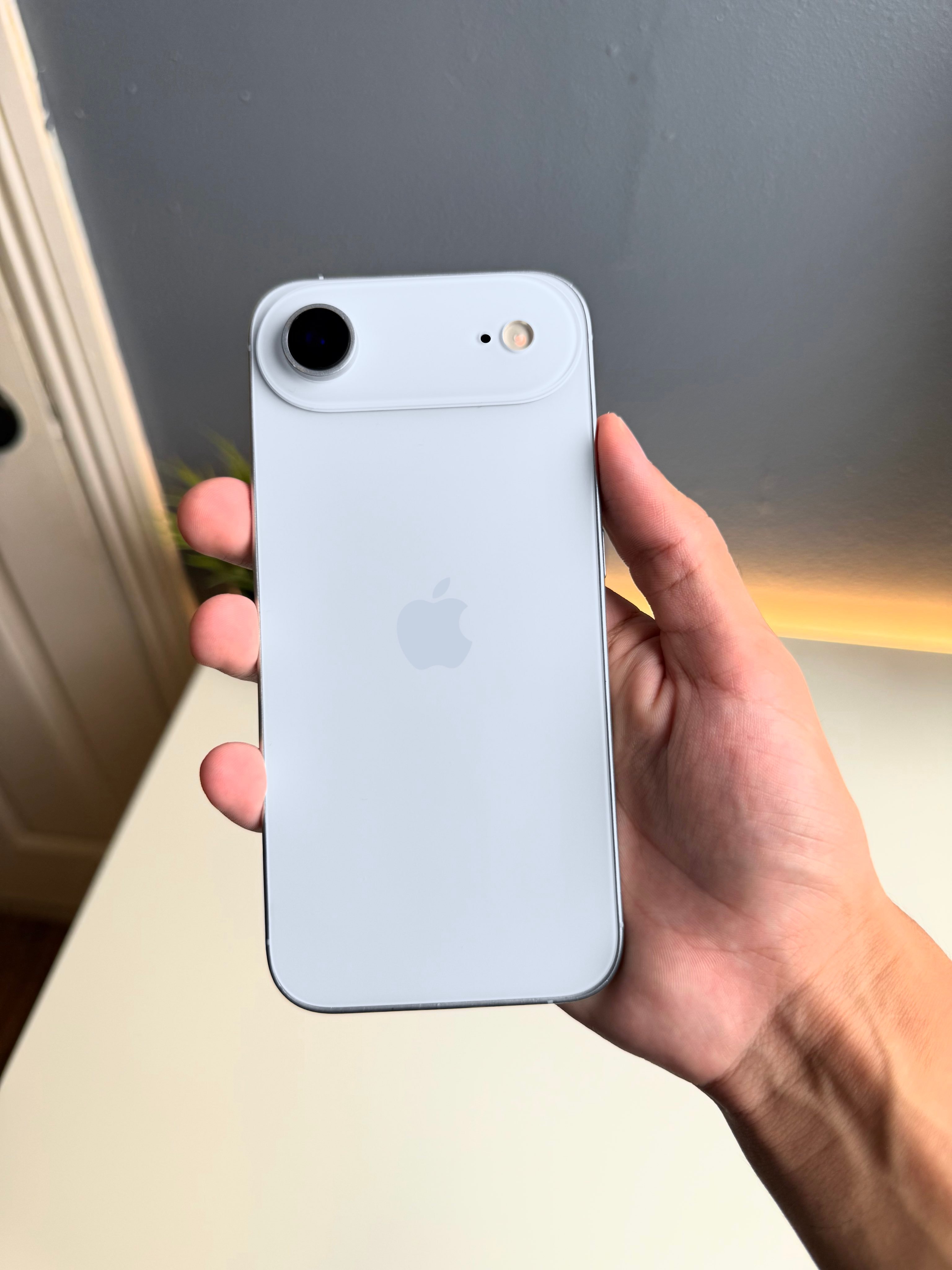 iPhone17Pro丑丑？但是不影响首发当天一堆人抢啊[doge][doge