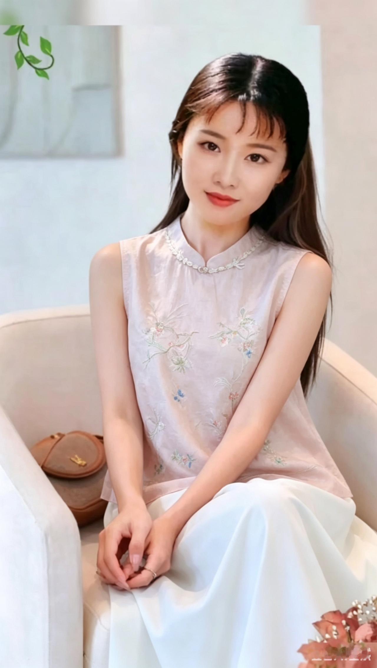 花影摇曳，美人如画。