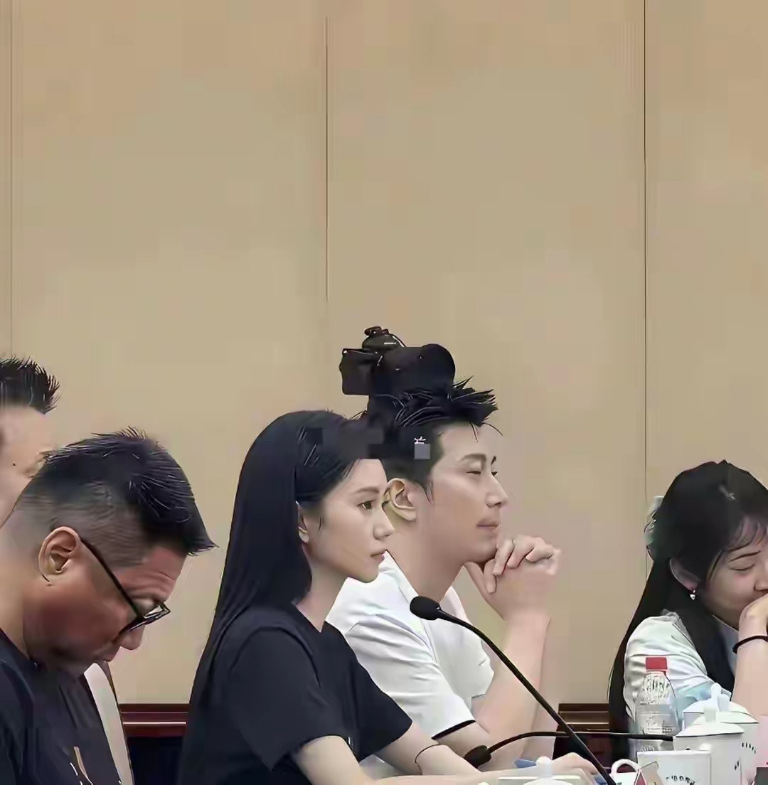 这可是央视的镜头呀，真不敢想象本人有多美！！！​​​​