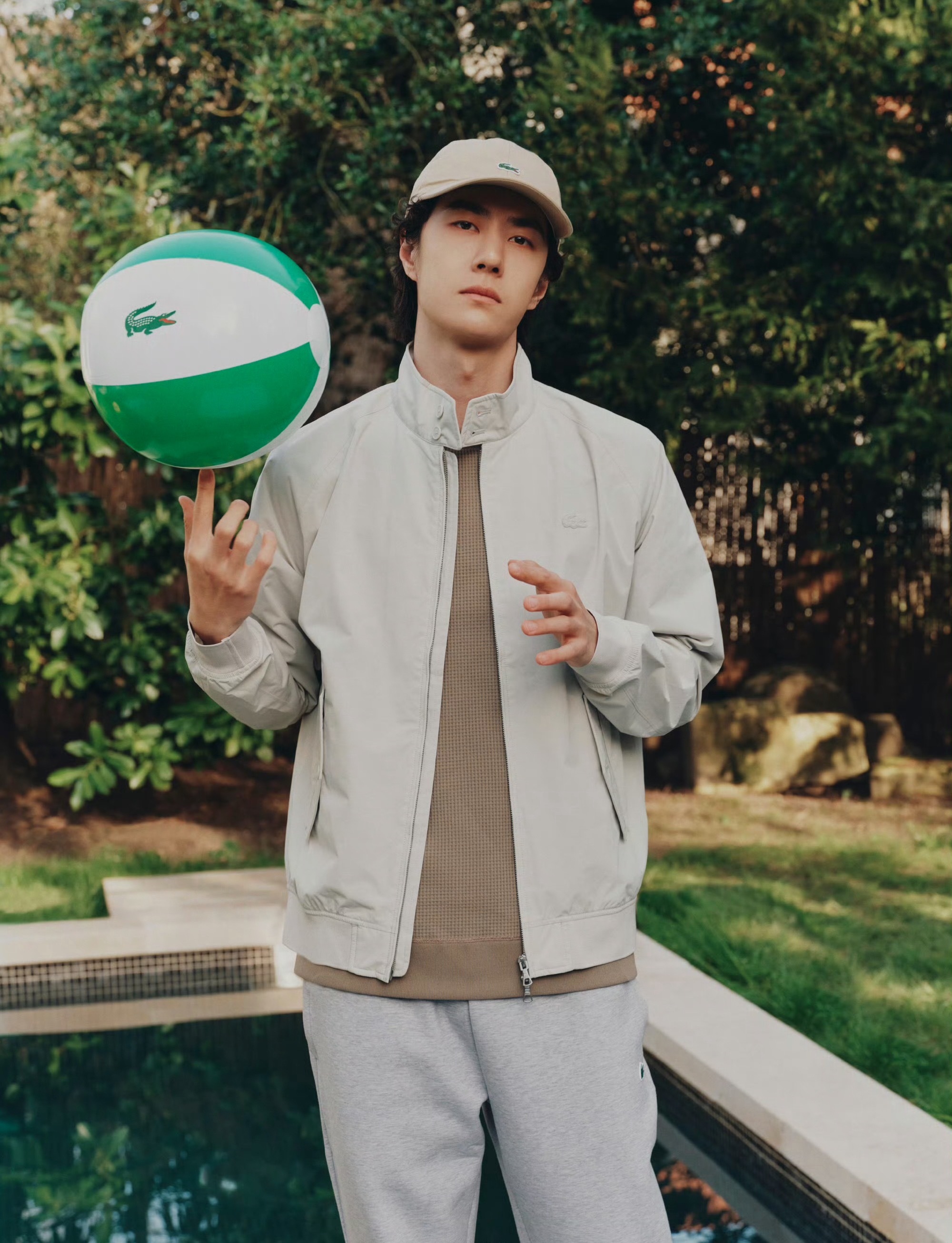 王一博LACOSTE2026春夏系列，自在休闲