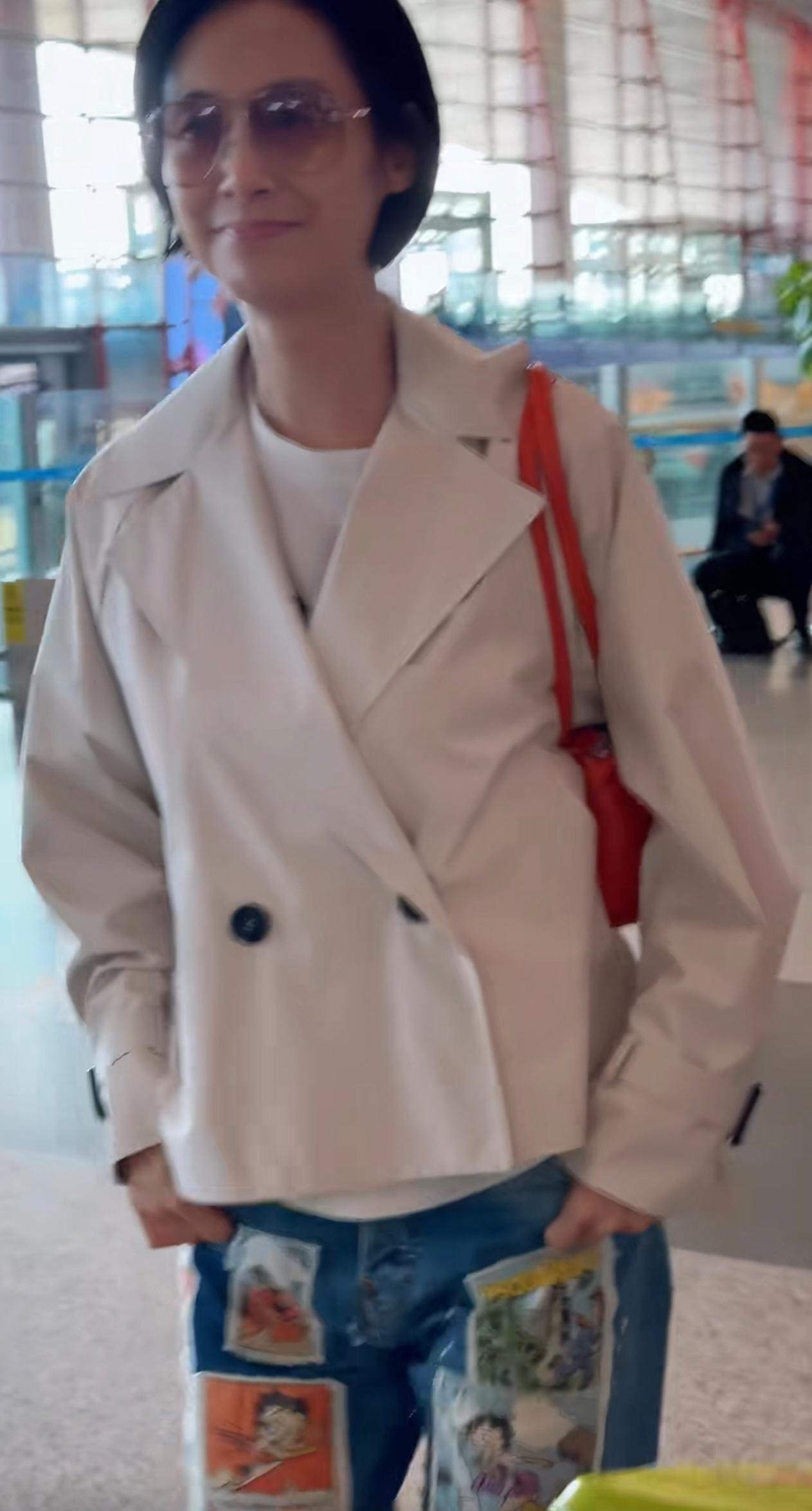 不愧是大家心中最美紫霞仙子，看起来几乎没有化妆，尽显原生态的自然美感！202