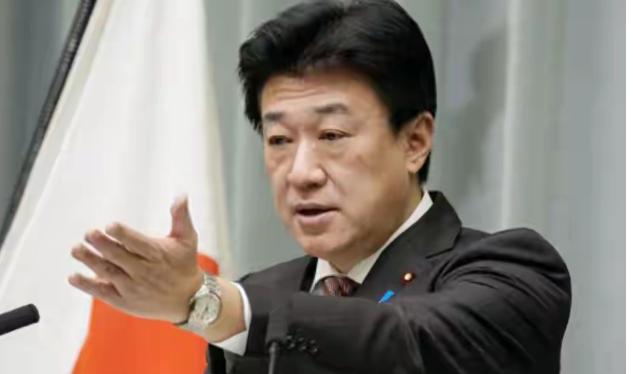 6月10日，日本官员木原稔披露了一场海上交锋，两艘中国海警船进入琉球群岛海域巡航