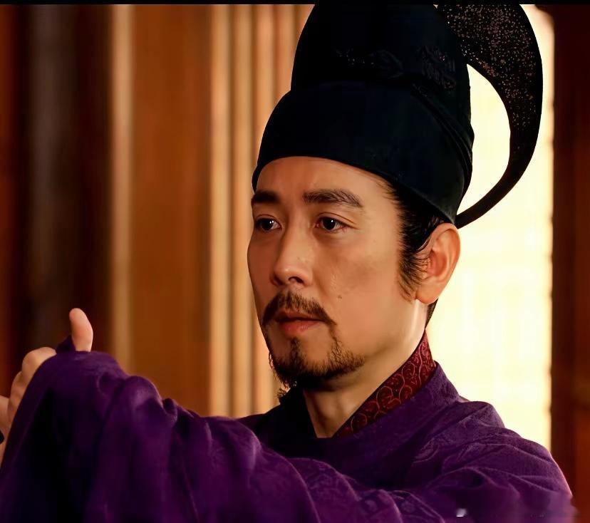 《太平年》里这一幕，看得我后背发凉。胡进思大军压境，勾结外敌，刀都快架到吴越王的