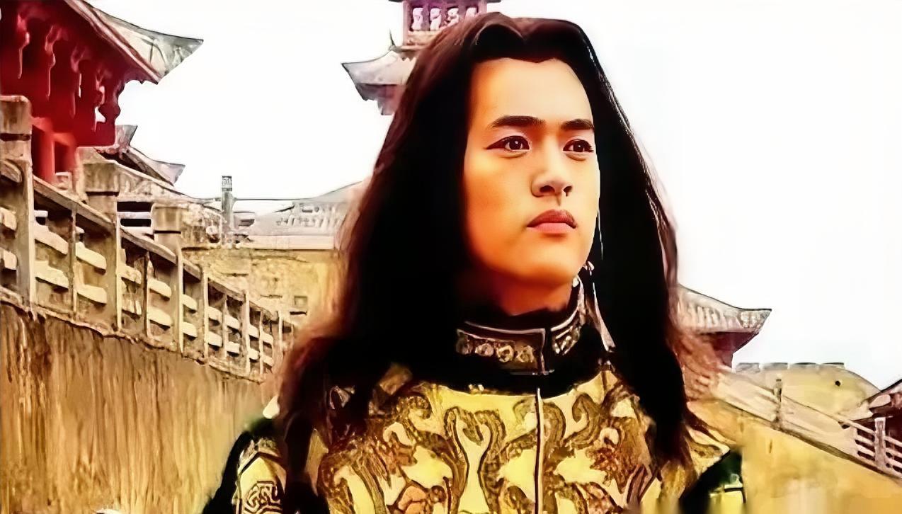 15岁的拓跋珪，去姥姥家串门，一眼就看上了自己的小姨。他妈当场脸就沉了：“不