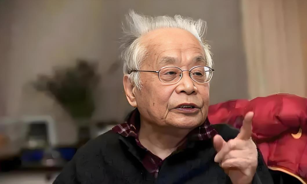 那个说美国一制裁，华为就要完蛋的何祚庥院士，对于华为提出的韬定律，也没有放过。何