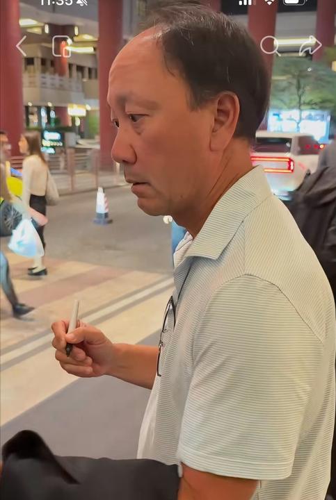 确实挺反差的！以前拍飘柔广告的张德培现在竟然变成麦当劳发型！70后80后应该