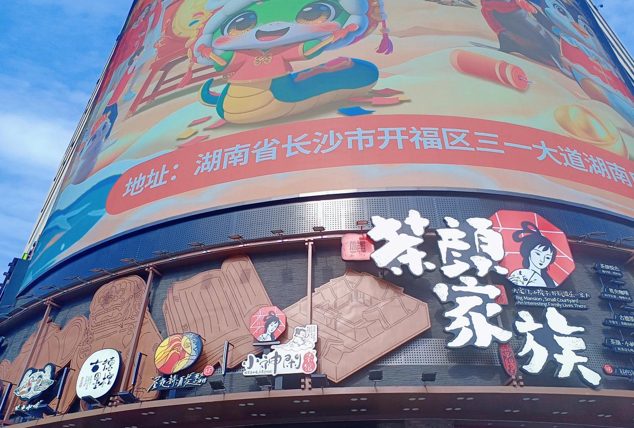 网友留言：“我表哥40了还没有女朋友，我姨就说哪怕二婚带孩子的都行，求我们给介绍