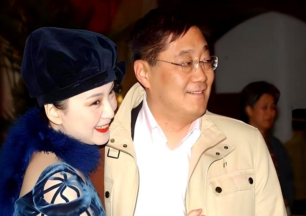 王京花一走，华谊兄弟真就空了半边天。2005年，她合约到期，没多说啥，直接带