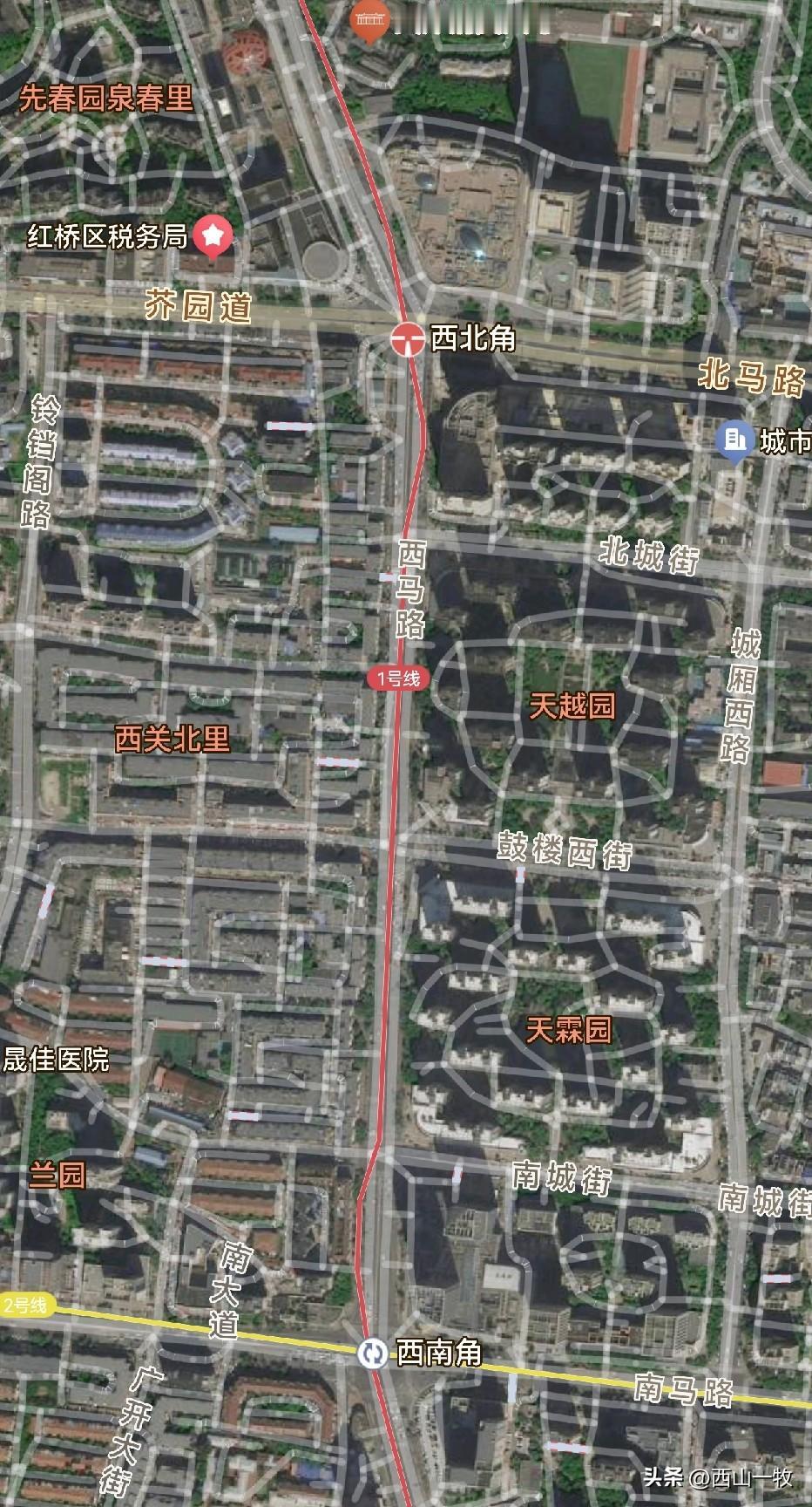 大天津的的地名非常接地气，有两个地铁站，叫西北角、西南角，很有特色。西北角、西