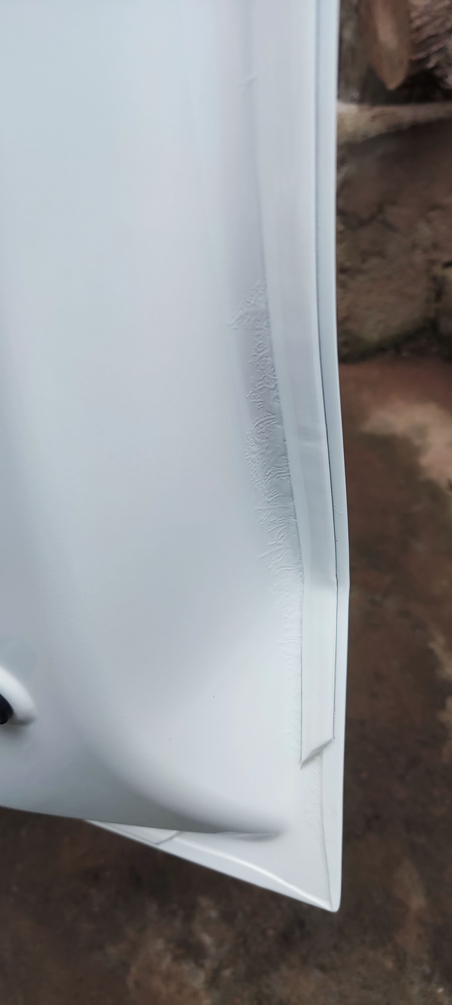 车门生锈漆面鼓泡吉利4代帝豪，在2023年1月左右发现四个车门及前机盖内部漆面