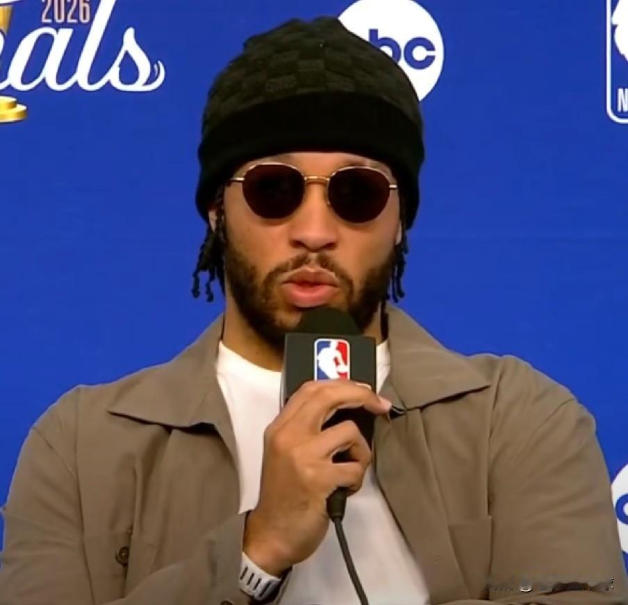 NBA的采访真的很繁杂，能看出文班亚马和布伦森的不耐烦。有没有发现，NBA的