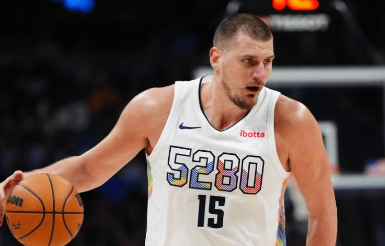 无敌! 约基奇近8场122投90中, 三分26中13, 罚球40罚34中