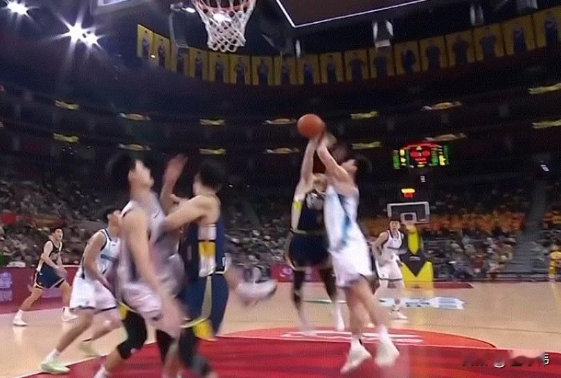 得到对手认可！威瑟斯庞谈徐杰：“2号徐杰很有能量。”“他能够在比他高很多